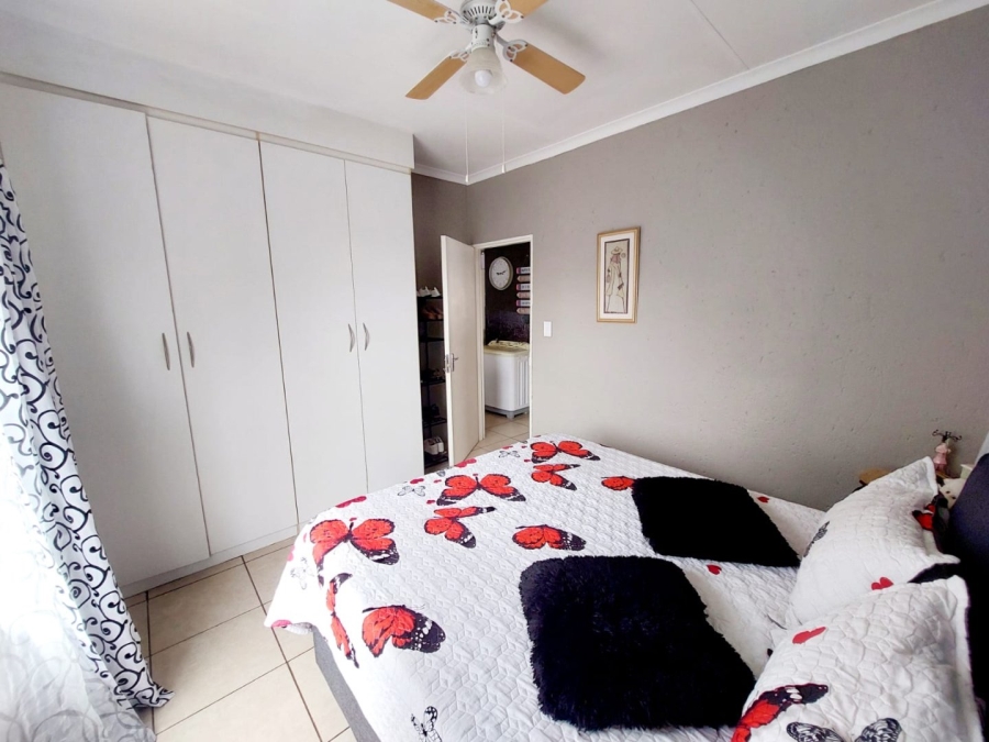 2 Bedroom Property for Sale in Helikonpark Gauteng