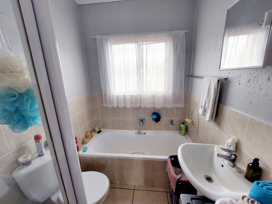 2 Bedroom Property for Sale in Helikonpark Gauteng