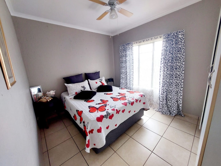 2 Bedroom Property for Sale in Helikonpark Gauteng
