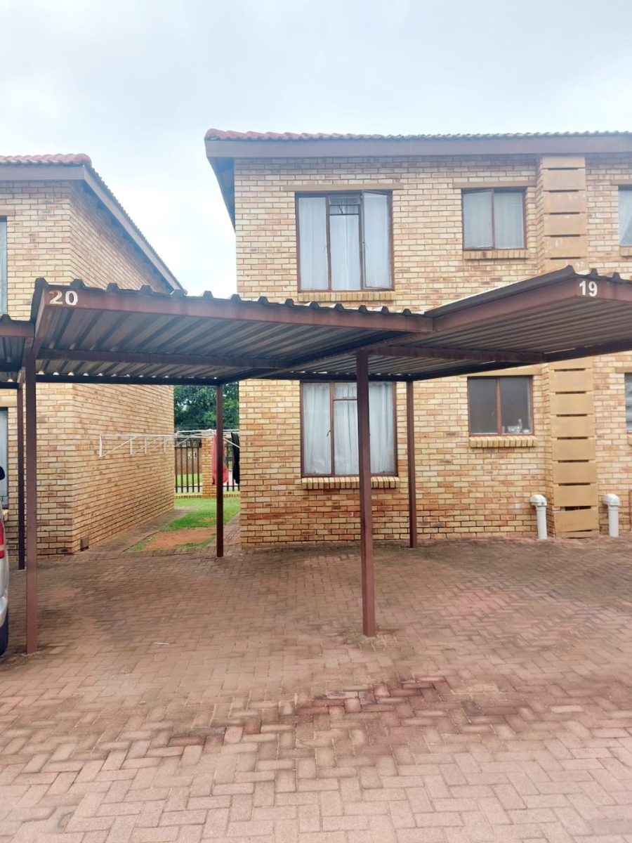 2 Bedroom Property for Sale in Helikonpark Gauteng
