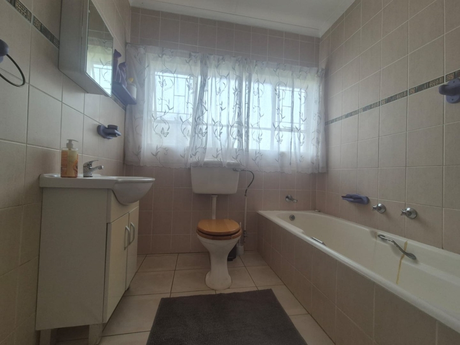 3 Bedroom Property for Sale in Helikonpark Gauteng