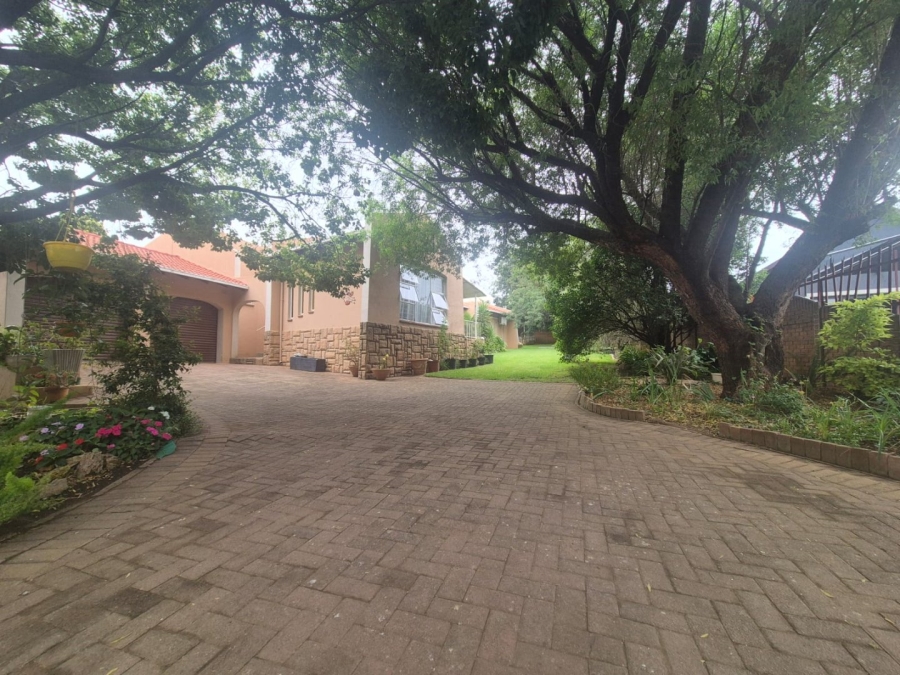 3 Bedroom Property for Sale in Helikonpark Gauteng