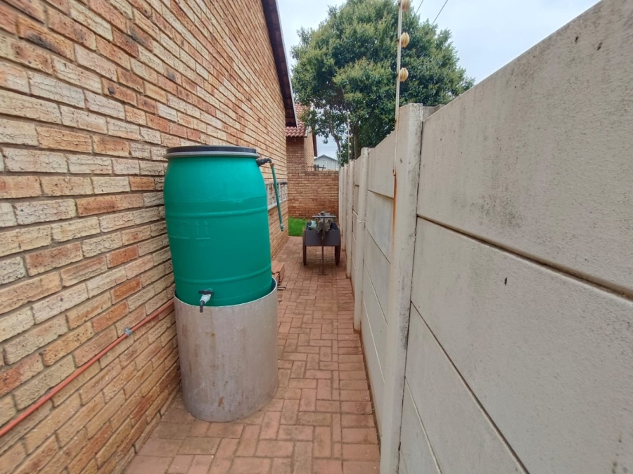 3 Bedroom Property for Sale in Greenhills Gauteng