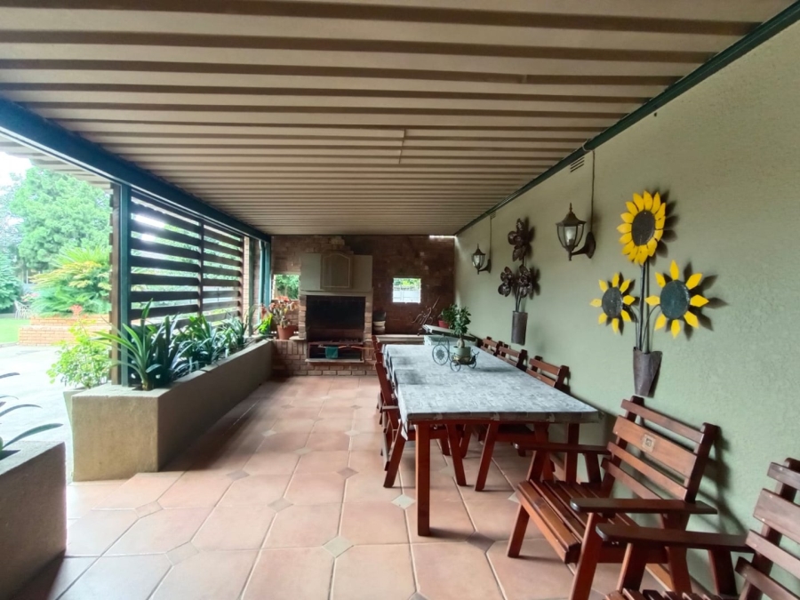 4 Bedroom Property for Sale in Helikonpark Gauteng