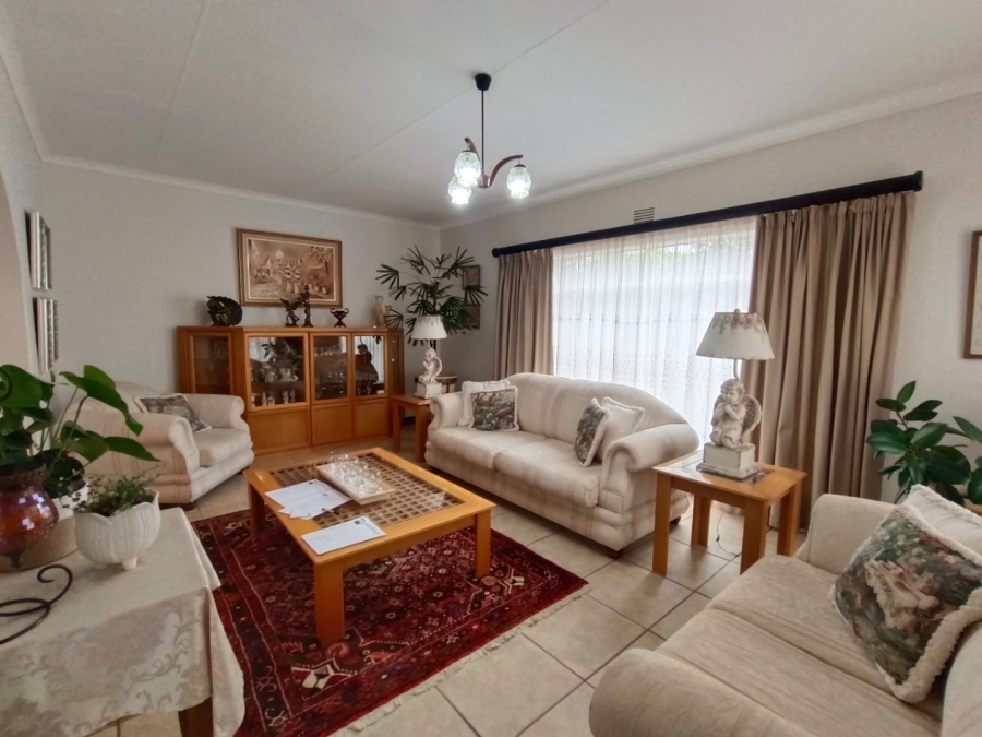 4 Bedroom Property for Sale in Helikonpark Gauteng