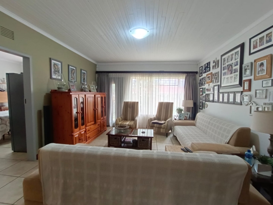 4 Bedroom Property for Sale in Helikonpark Gauteng