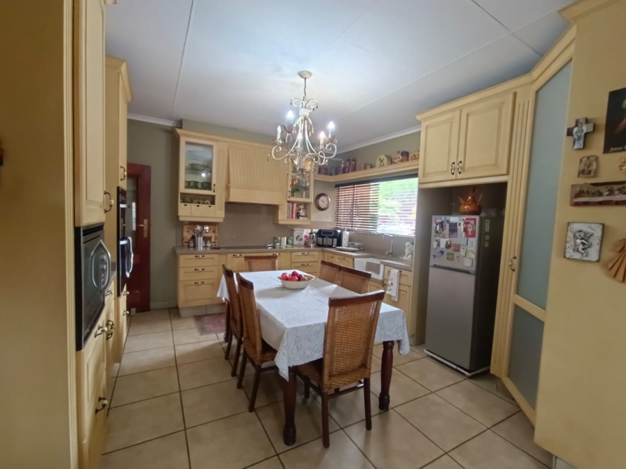 4 Bedroom Property for Sale in Helikonpark Gauteng