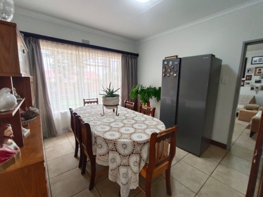 4 Bedroom Property for Sale in Helikonpark Gauteng