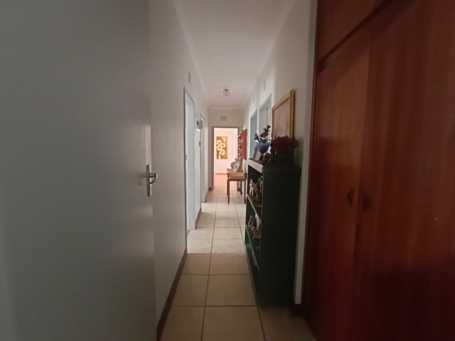 4 Bedroom Property for Sale in Helikonpark Gauteng