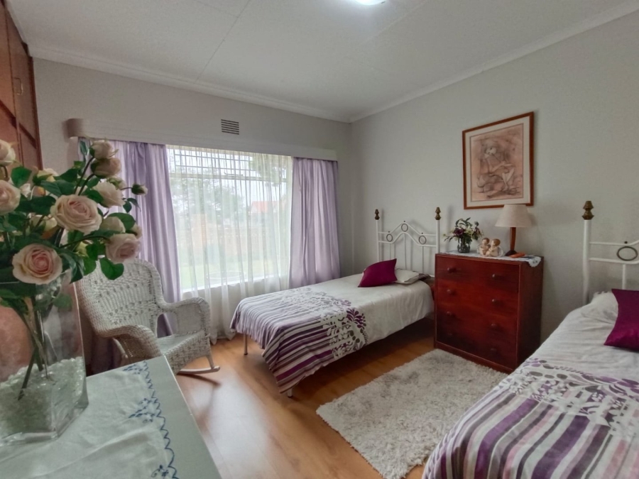 4 Bedroom Property for Sale in Helikonpark Gauteng