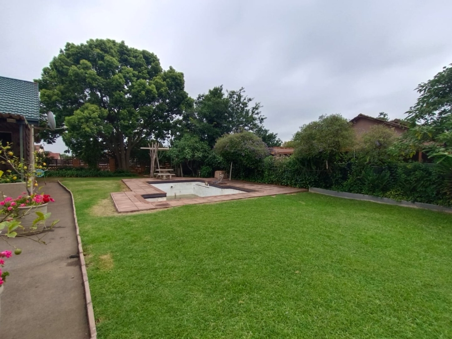 4 Bedroom Property for Sale in Helikonpark Gauteng