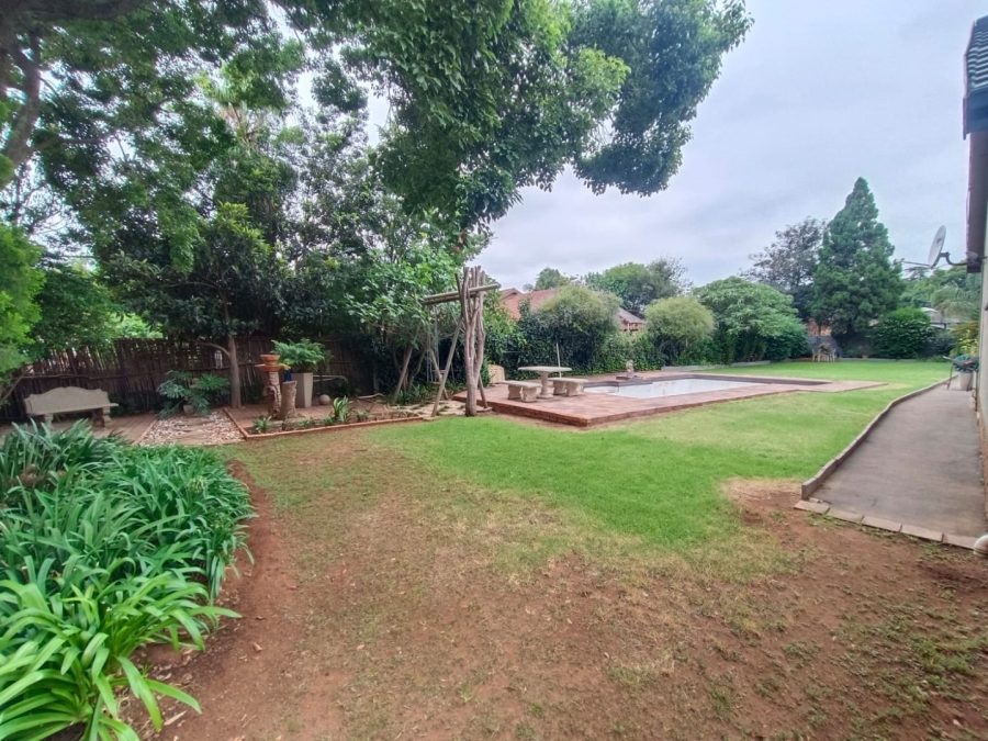 4 Bedroom Property for Sale in Helikonpark Gauteng