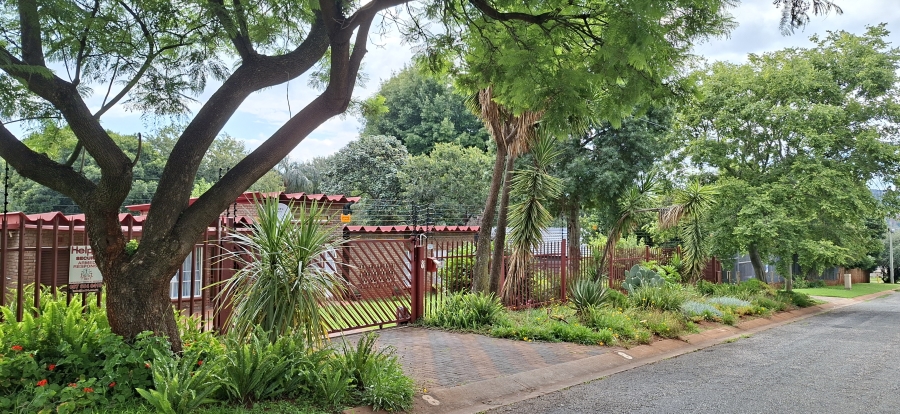 3 Bedroom Property for Sale in Roodekrans Gauteng