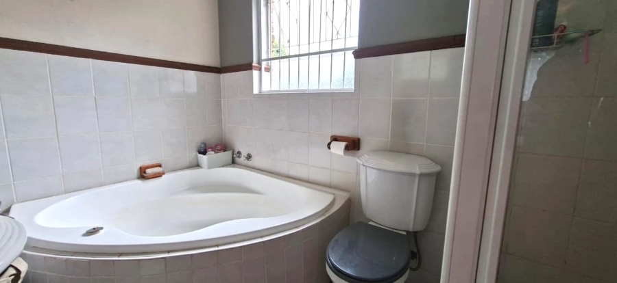 3 Bedroom Property for Sale in Roodekrans Gauteng