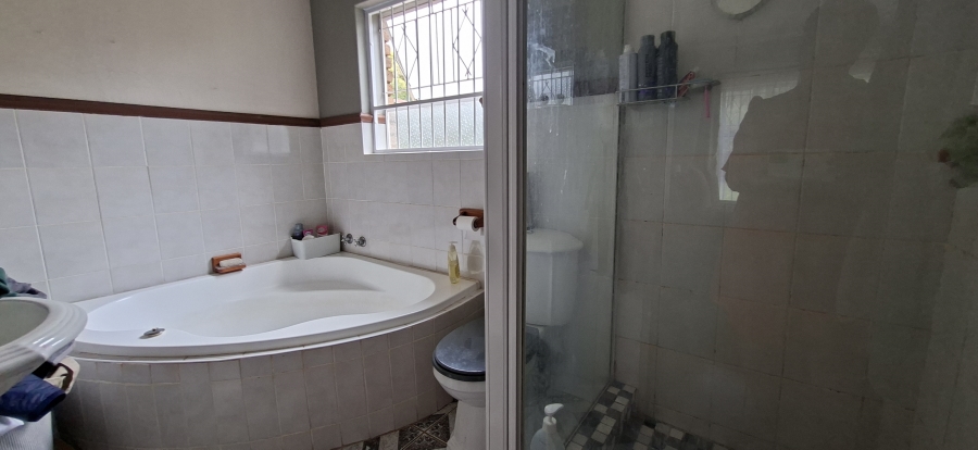 3 Bedroom Property for Sale in Roodekrans Gauteng