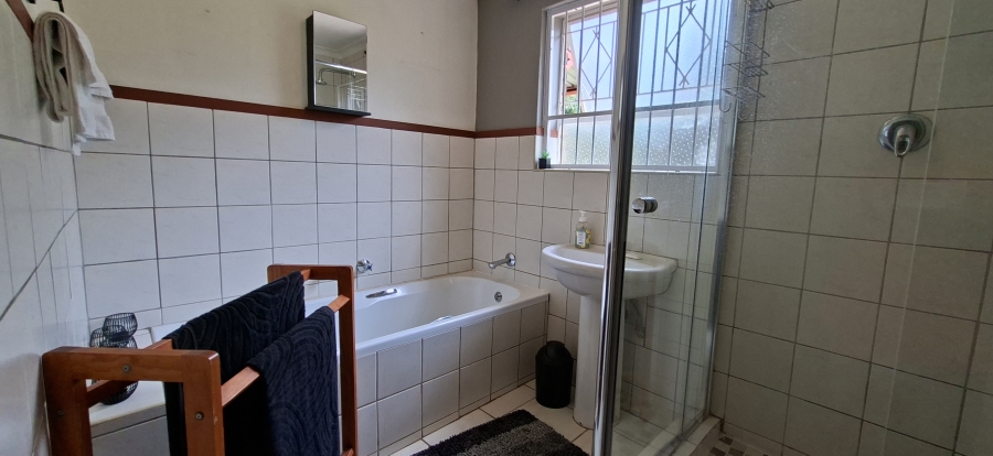 3 Bedroom Property for Sale in Roodekrans Gauteng