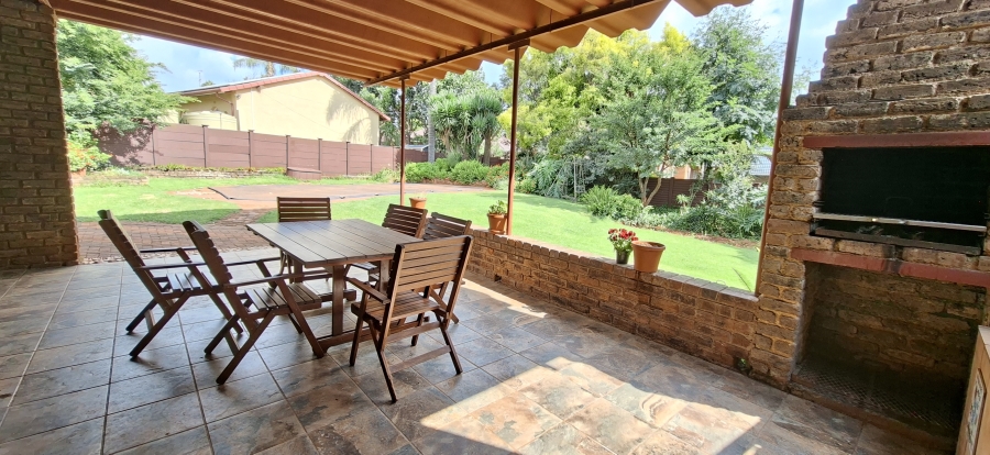 3 Bedroom Property for Sale in Roodekrans Gauteng