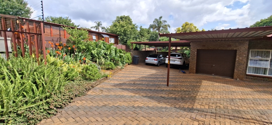 3 Bedroom Property for Sale in Roodekrans Gauteng