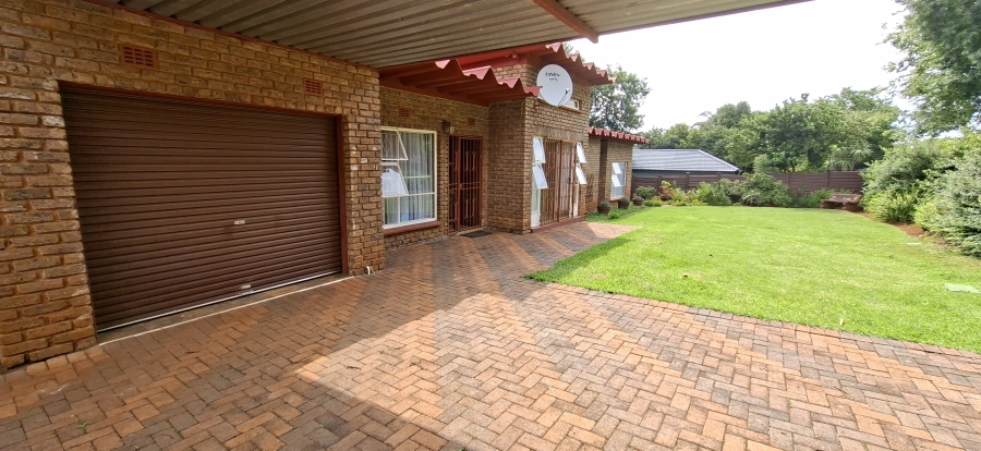 3 Bedroom Property for Sale in Roodekrans Gauteng
