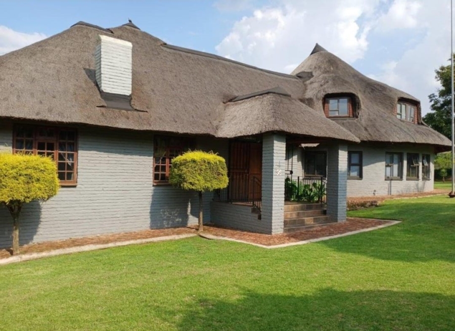 To Let 6 Bedroom Property for Rent in Protea Ridge Gauteng