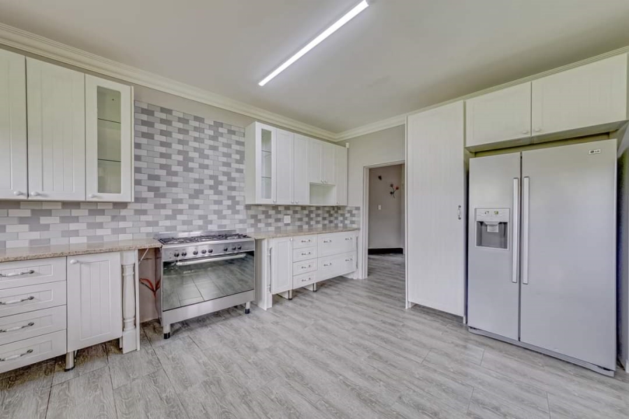 To Let 6 Bedroom Property for Rent in Protea Ridge Gauteng
