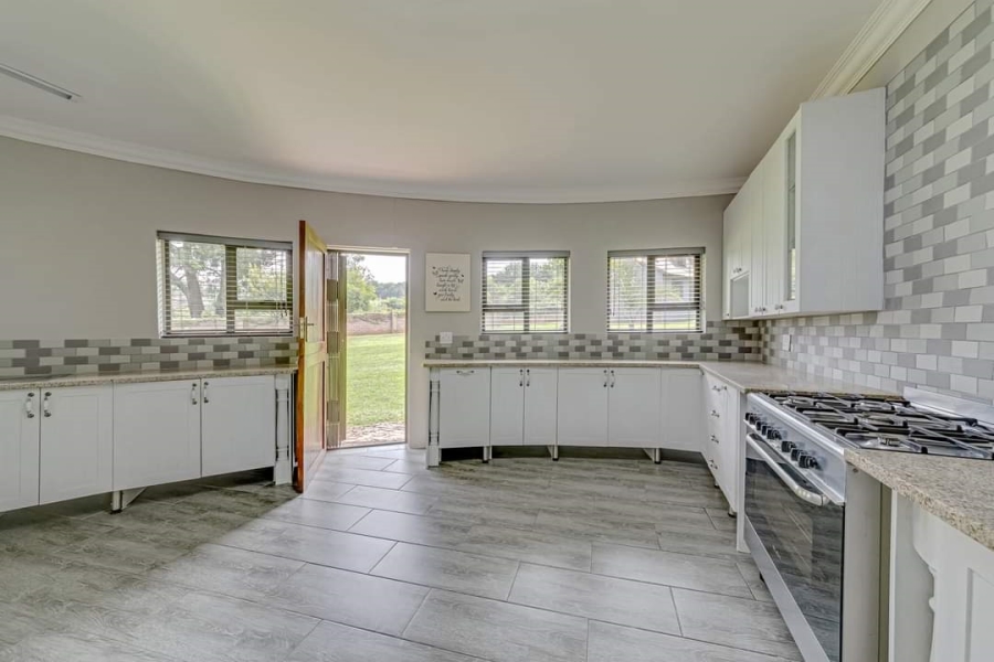 To Let 6 Bedroom Property for Rent in Protea Ridge Gauteng