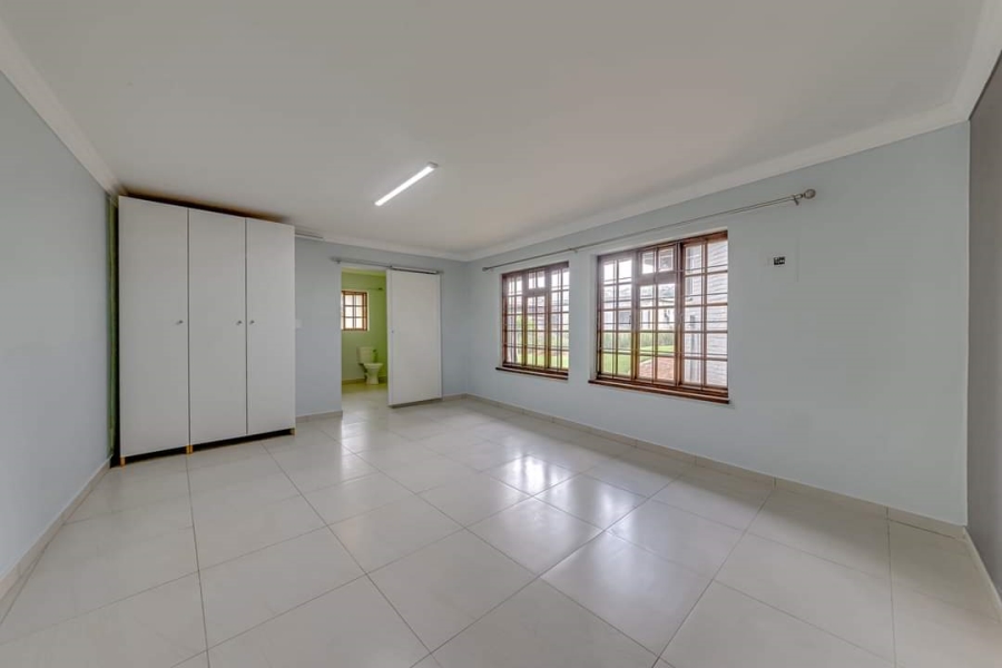 To Let 6 Bedroom Property for Rent in Protea Ridge Gauteng