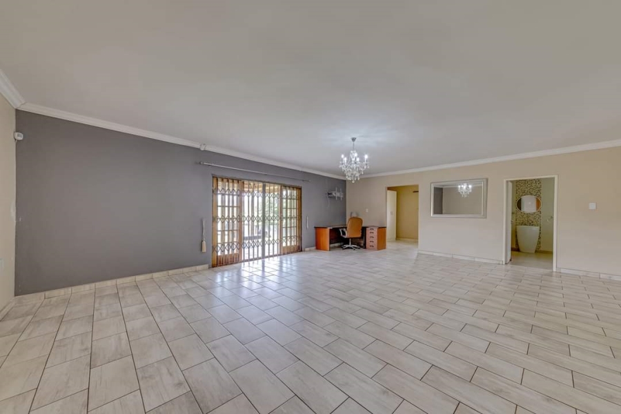 To Let 6 Bedroom Property for Rent in Protea Ridge Gauteng