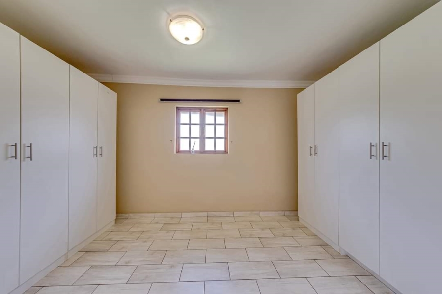 To Let 6 Bedroom Property for Rent in Protea Ridge Gauteng