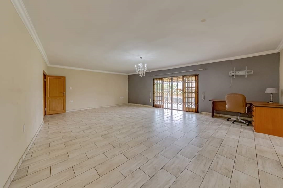 To Let 6 Bedroom Property for Rent in Protea Ridge Gauteng