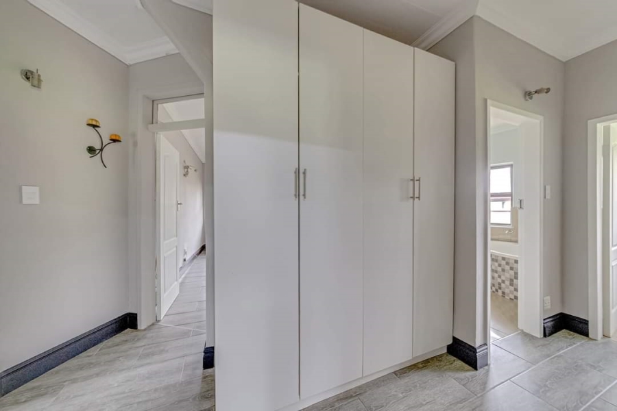 To Let 6 Bedroom Property for Rent in Protea Ridge Gauteng