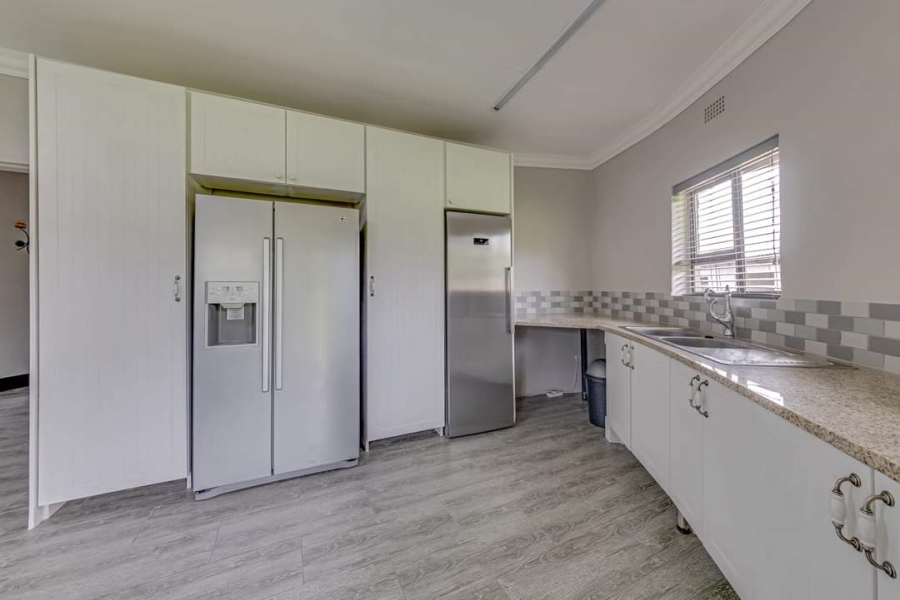 To Let 6 Bedroom Property for Rent in Protea Ridge Gauteng