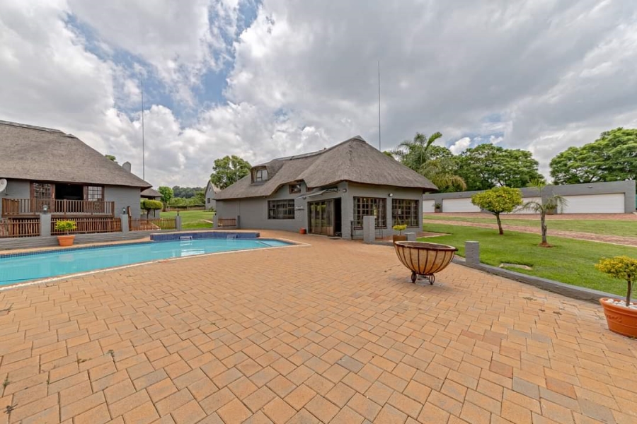 To Let 6 Bedroom Property for Rent in Protea Ridge Gauteng