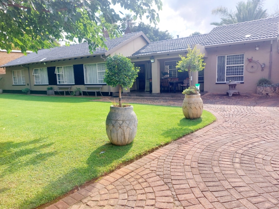 3 Bedroom Property for Sale in Helikonpark Gauteng