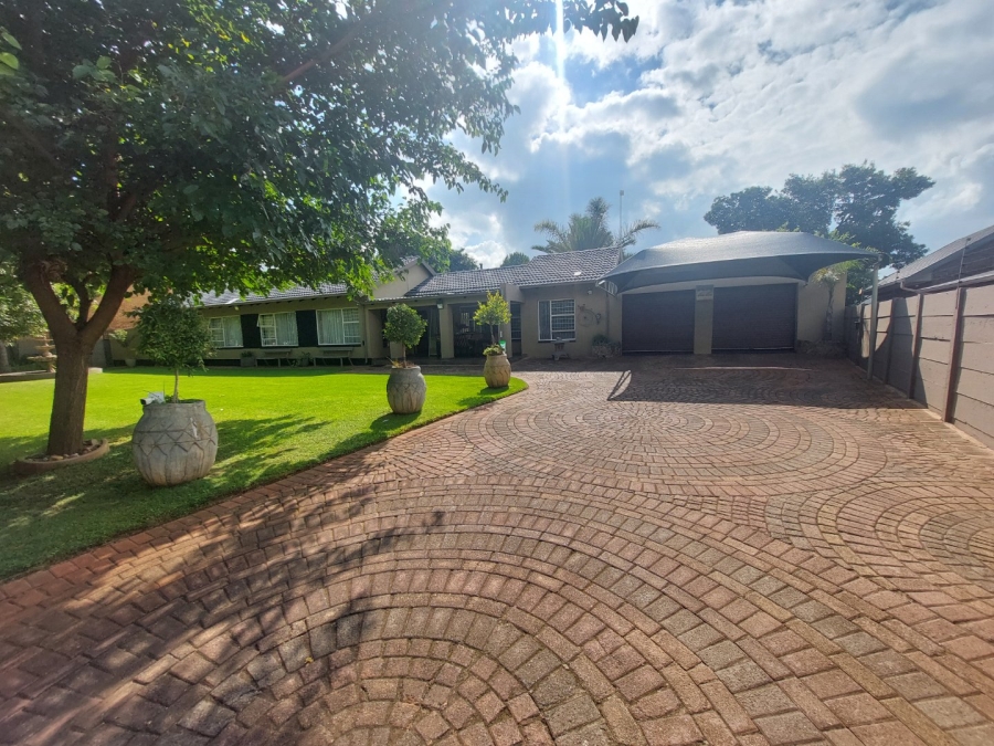 3 Bedroom Property for Sale in Helikonpark Gauteng