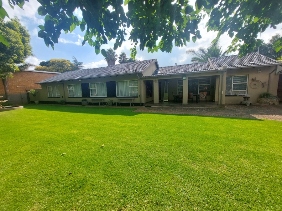 3 Bedroom Property for Sale in Helikonpark Gauteng