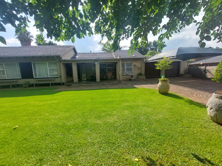 3 Bedroom Property for Sale in Helikonpark Gauteng