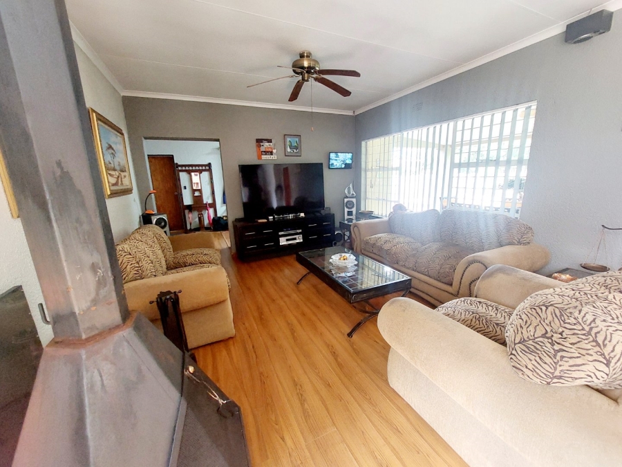 3 Bedroom Property for Sale in Helikonpark Gauteng