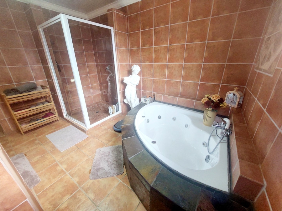 3 Bedroom Property for Sale in Helikonpark Gauteng