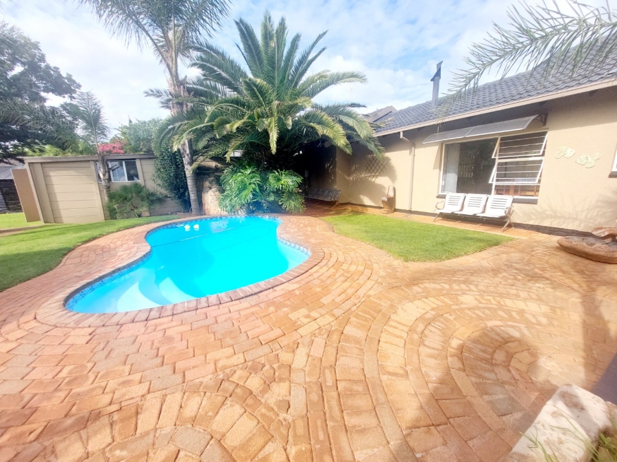 3 Bedroom Property for Sale in Helikonpark Gauteng