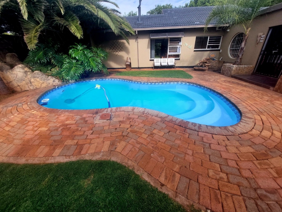 3 Bedroom Property for Sale in Helikonpark Gauteng