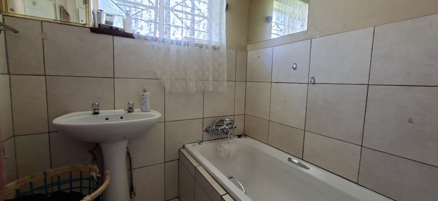 5 Bedroom Property for Sale in Wentworth Park Gauteng