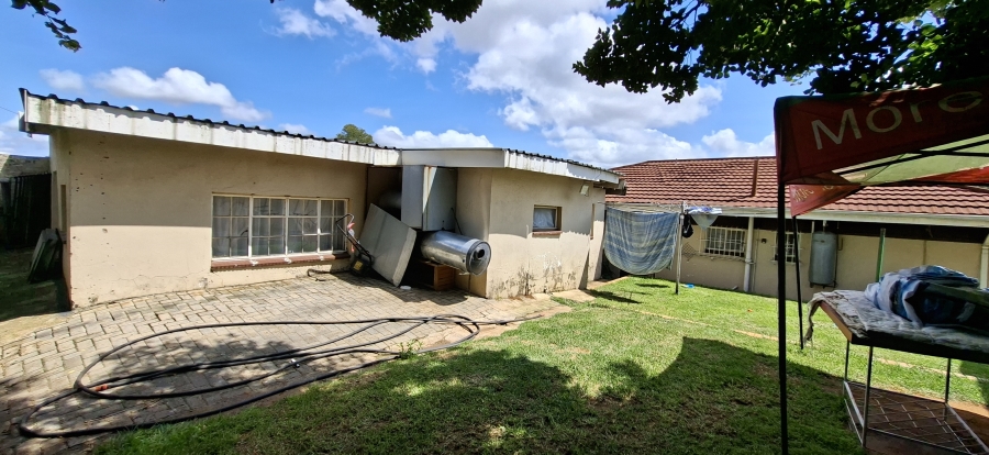 5 Bedroom Property for Sale in Wentworth Park Gauteng