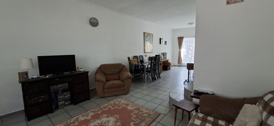 5 Bedroom Property for Sale in Wentworth Park Gauteng