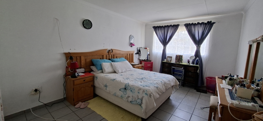 5 Bedroom Property for Sale in Wentworth Park Gauteng