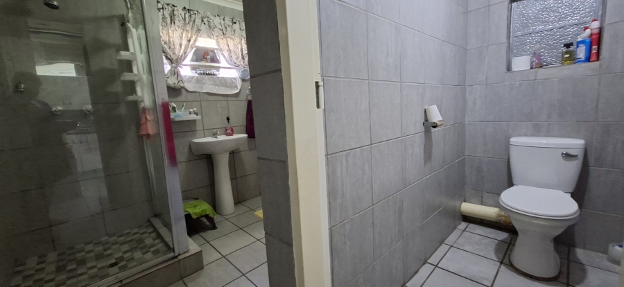 5 Bedroom Property for Sale in Wentworth Park Gauteng