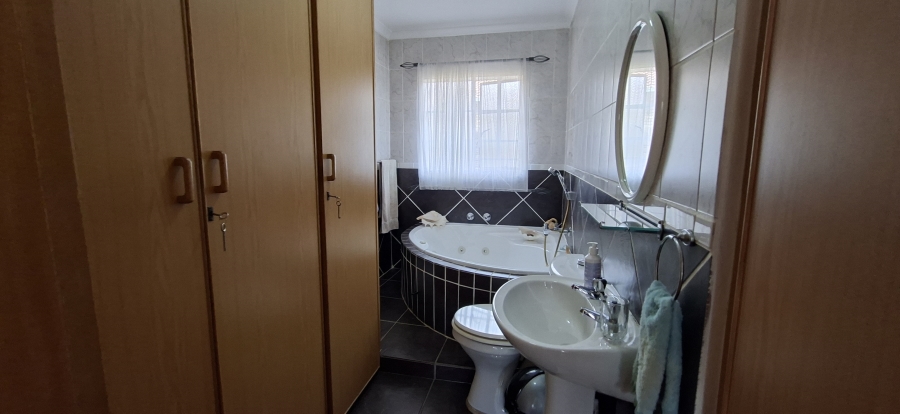 3 Bedroom Property for Sale in Noordheuwel Gauteng