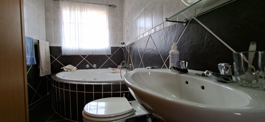 3 Bedroom Property for Sale in Noordheuwel Gauteng