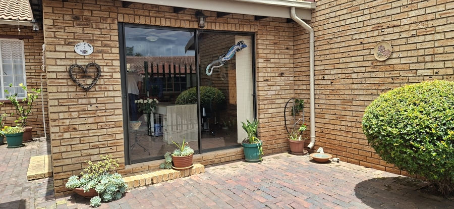 3 Bedroom Property for Sale in Noordheuwel Gauteng
