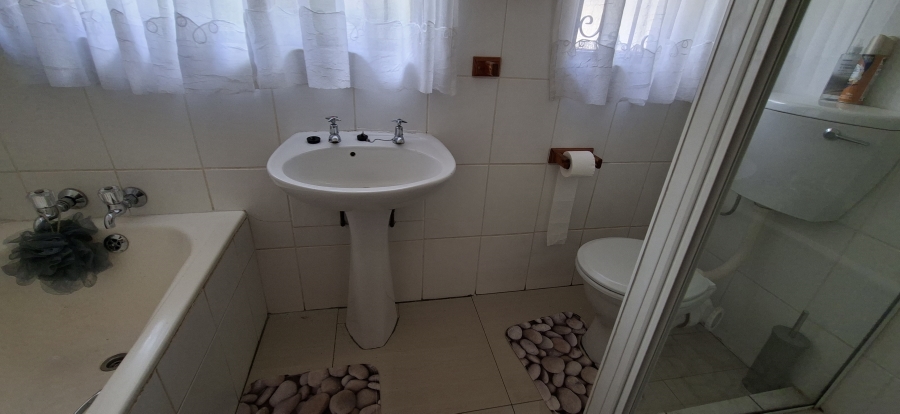 3 Bedroom Property for Sale in Noordheuwel Gauteng